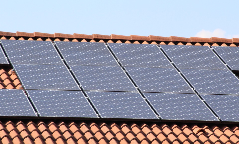 Kiedy zamontować w domu panele słoneczne?