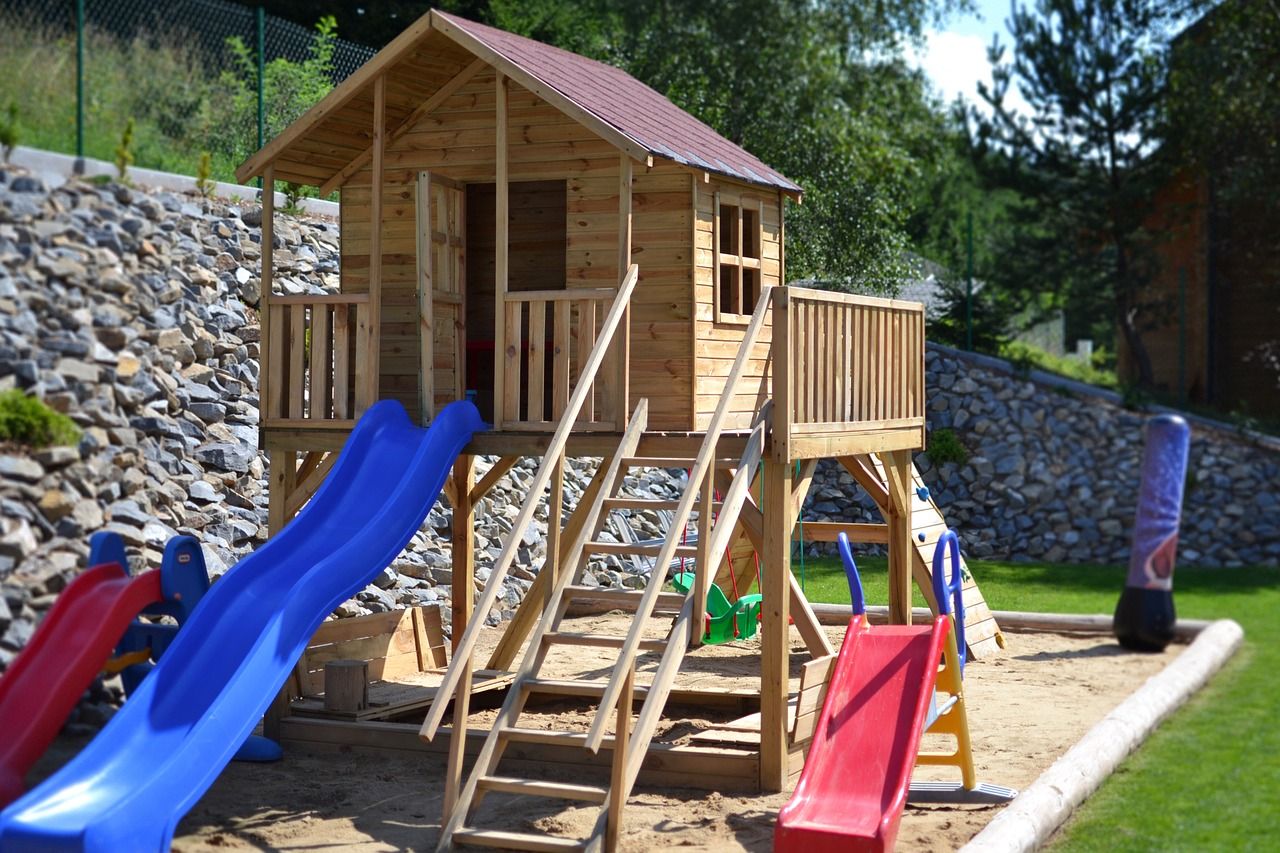 Plac zabaw dla dzieci – doskonałe rozwiązanie dla podopiecznych we własnym ogrodzie