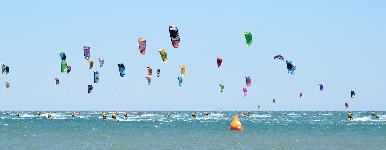 Kitesurfing – czy to sport dla mnie?